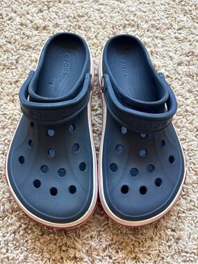 Crocs Unisex Bayaband Clogs Navy Blue Red Stripe Slip-On Women’s 10 Men’s 8
